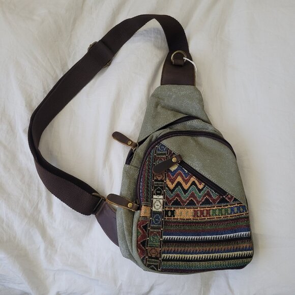 NEW Womans Canvas & leather Trim Crossbody Sling Bag 5 pocket Zip Quality NWT - Picture 1 of 6